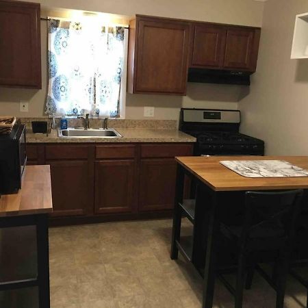 Charming Home In Friendly Neighborhood Ланкастър Екстериор снимка