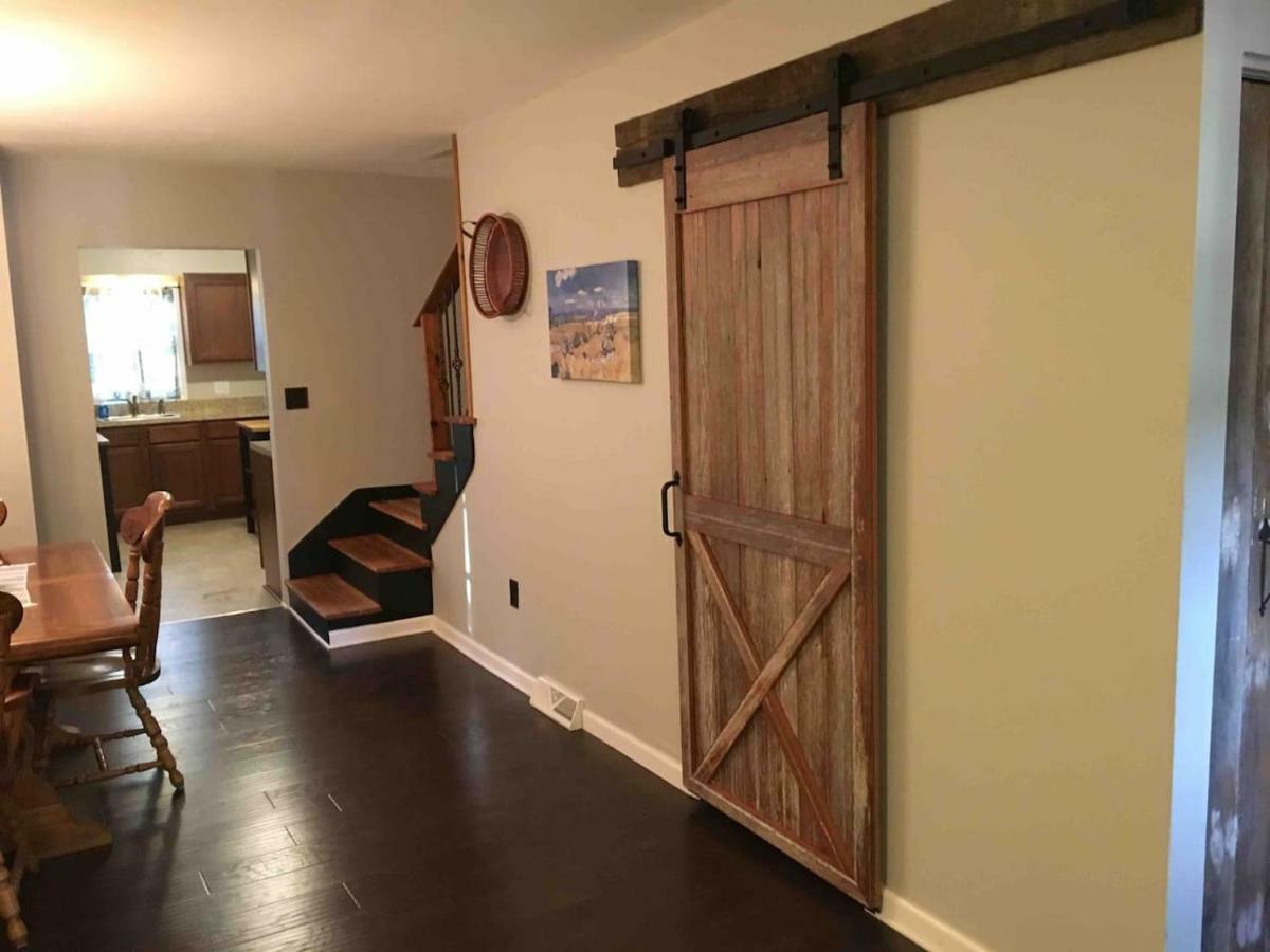 Charming Home In Friendly Neighborhood Ланкастър Екстериор снимка